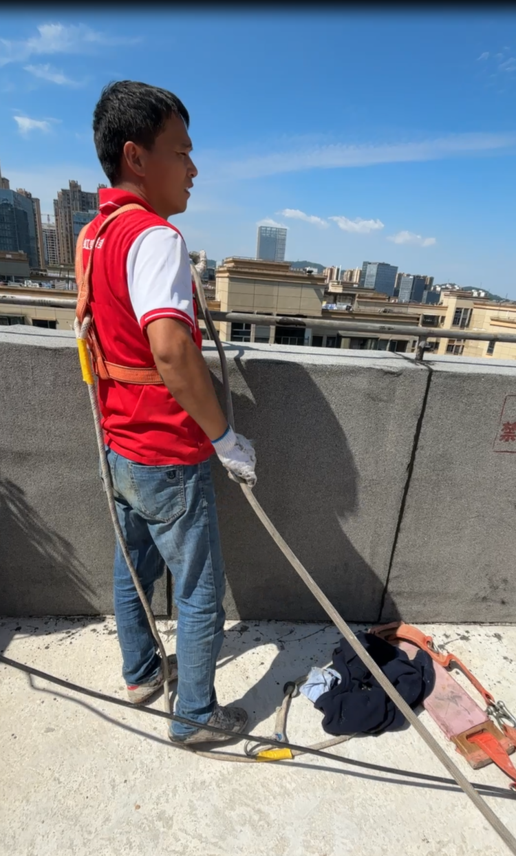 芙蓉万国城长沙飘窗渗水维修